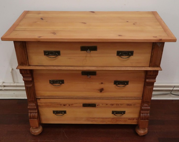 Gründerzeit 3Schüber Kommode