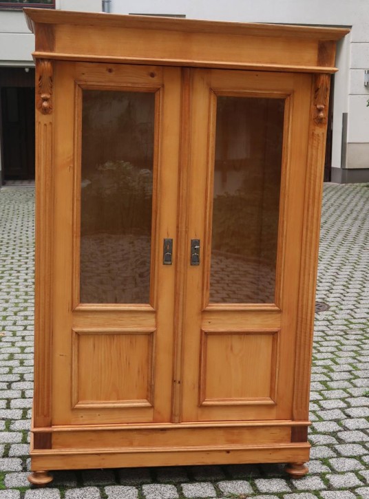 Weichholz Vitrine aus der Gründerzeit