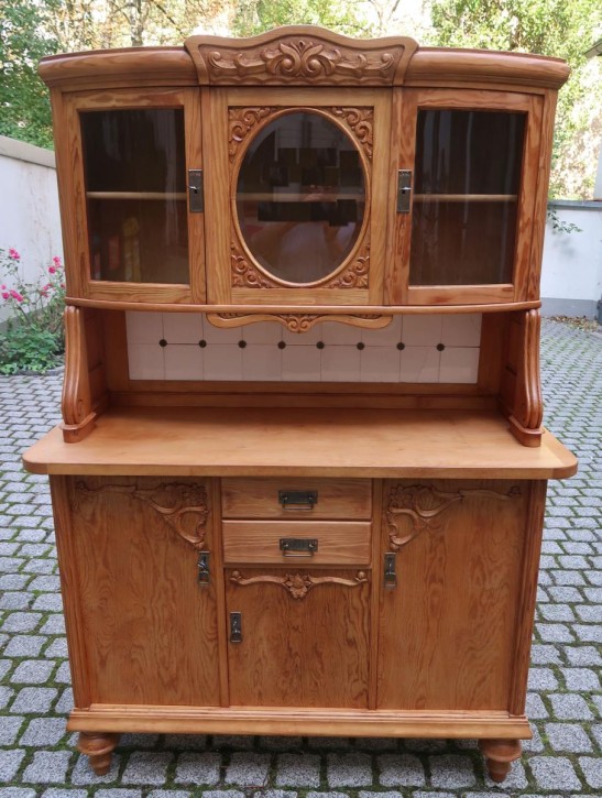 Küchenbuffet mit Schnitzereien 1920er Jahre