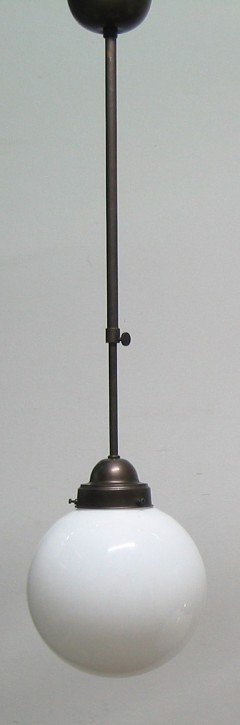 Deckenlampe Bauhaus Stange verstellbar, Kugel (15 cm) brüniert
