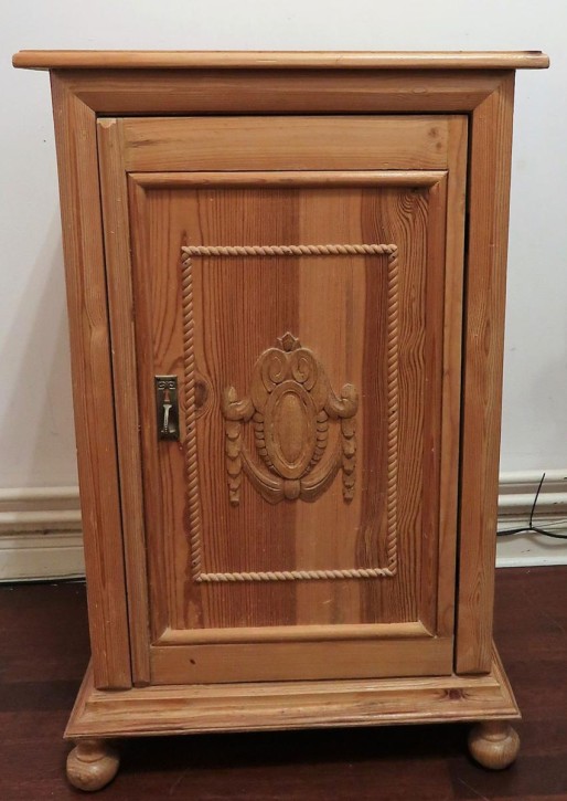 Großer Nachttisch 1920er Jahre