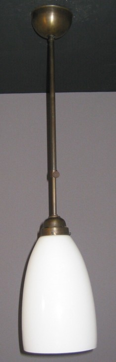 Stangenpendel mit weißem Trichterglas