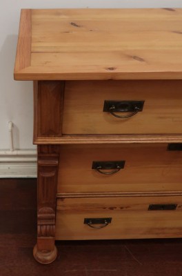 Gründerzeit 3Schüber Kommode