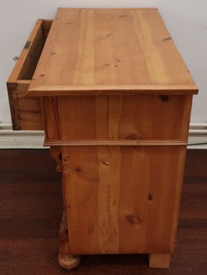 Gründerzeit 3Schüber Kommode