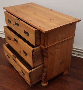 Gründerzeit 3Schüber Kommode