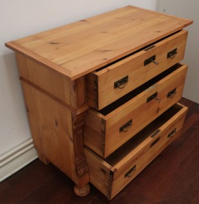 Gründerzeit 3Schüber Kommode