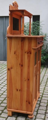 Vertiko mit Aufsatz aus dem Jugendstil