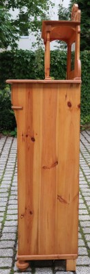 Vertiko mit Aufsatz aus dem Jugendstil