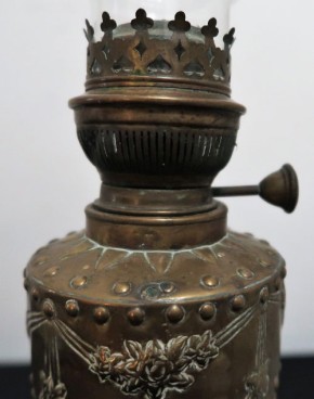 Petroleum-Leuchte Messing Grabenkunst