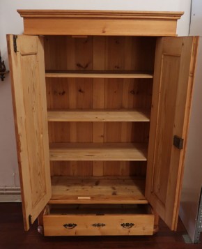 Kleiner Gründerzeit Schrank