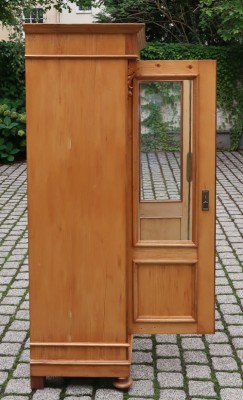 Weichholz Vitrine aus der Gründerzeit