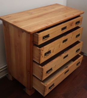 Kommode aus der Jahrhundertwende