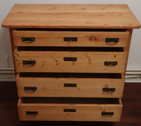 Kommode aus der Jahrhundertwende