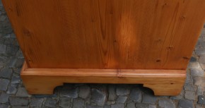 Kommode mit Blumenmotiv (A)