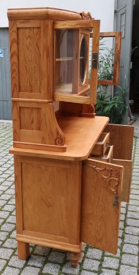 Küchenbuffet mit Schnitzereien 1920er Jahre