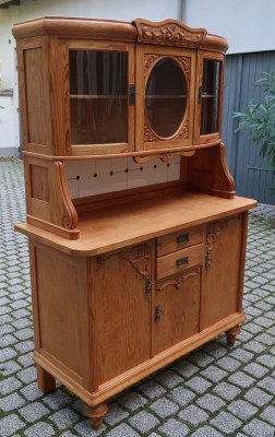 Küchenbuffet mit Schnitzereien 1920er Jahre