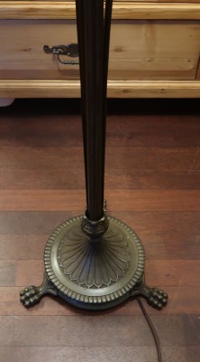 Wisteria Schirm auf alte Stehlampe