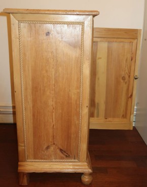 Großer Nachttisch 1920er Jahre