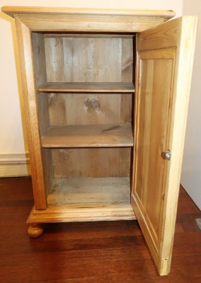 Großer Nachttisch 1920er Jahre