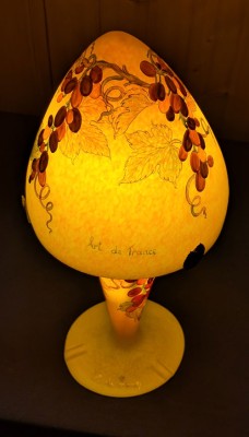 Glaspilzlampe mit Traubenmotiv Pate de Verre