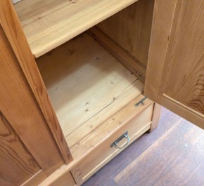 Kleiderschrank 3Türer mit grünen Scheiben