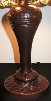 Tiffany Tischleuchtemit Blüten und Trauben