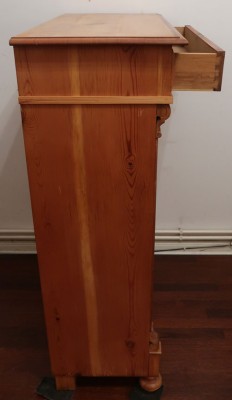Vertiko aus der Gründerzeit