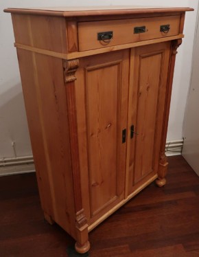 Vertiko aus der Gründerzeit