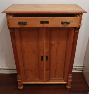 Vertiko aus der Gründerzeit