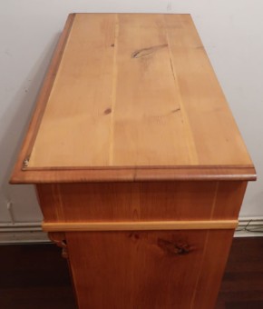 Vertiko aus der Gründerzeit