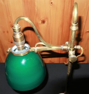 Tischlampe Messinggestell grüner Glasschirm