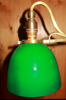 Tischlampe Messinggestell grüner Glasschirm