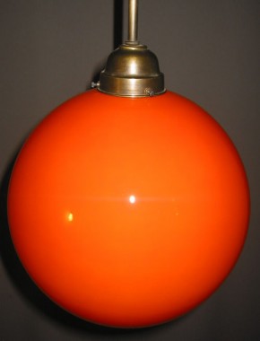 Deckenpendel brüniert mit orangefarbenen Kugelglas Ø 30 cm