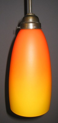 Stangenpendel mit farbigem Trichterglas