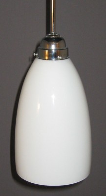 Stangenpendel mit weißem Trichterglas
