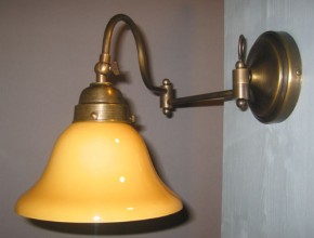 Wandlampe brüniert mit Doppelgelenk Helmschirm cognacfarben